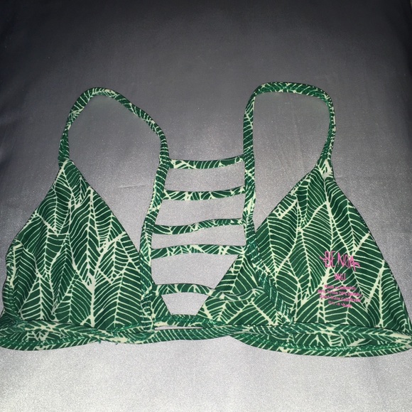 Benoa Set - Picture 2 of 4